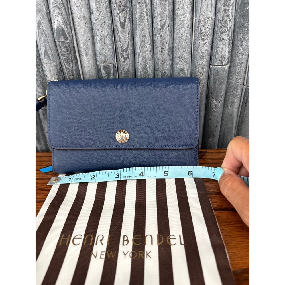 Henri Bendel Navy Blue Saffiano Leather Wristlet Wallet
Clutch w/dustbag - Picture 7 of 8